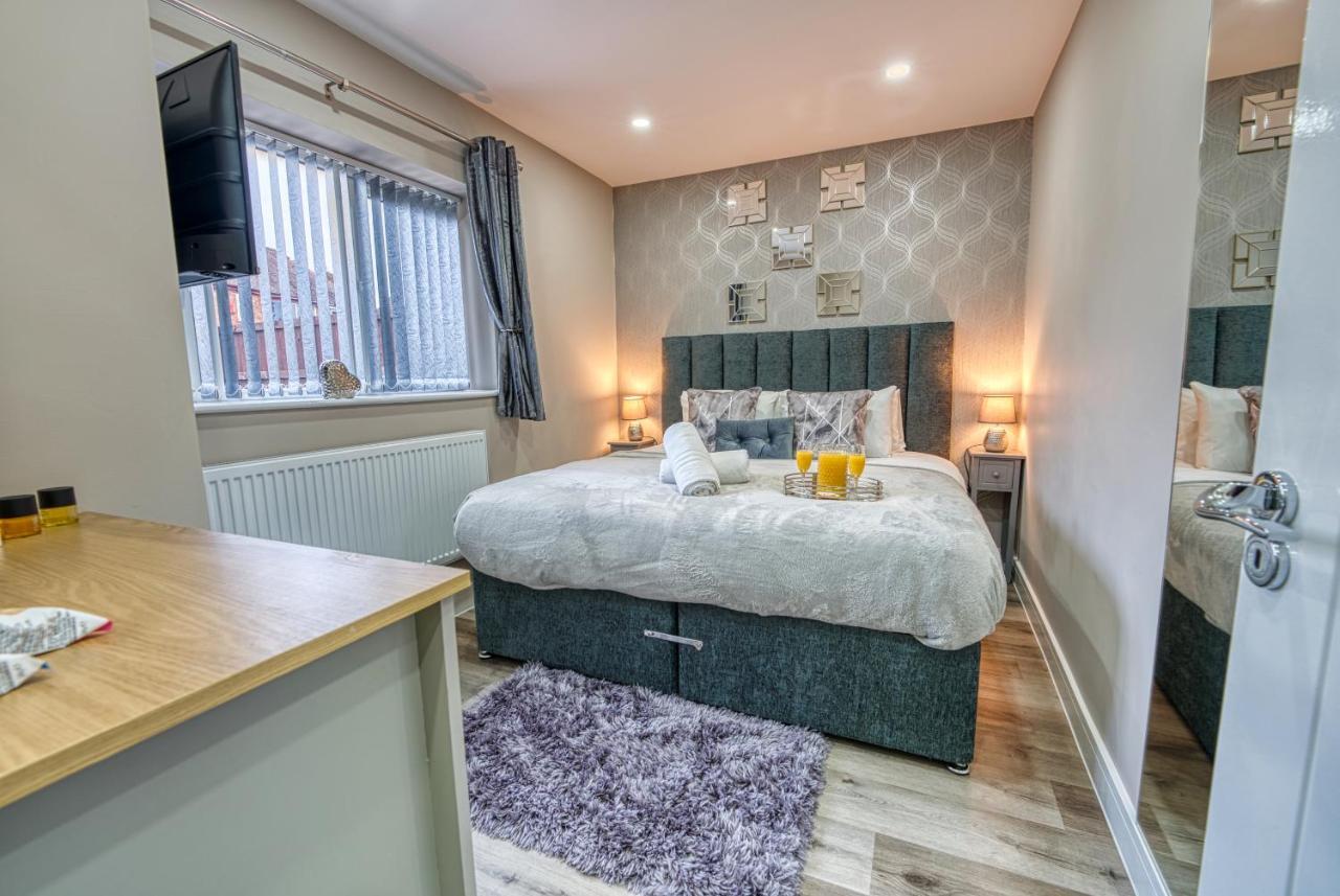 Stylish House - B'Ham Airport And Nec, Jlr Solihull, Business & Leisure Stays - Aspen House Room photo