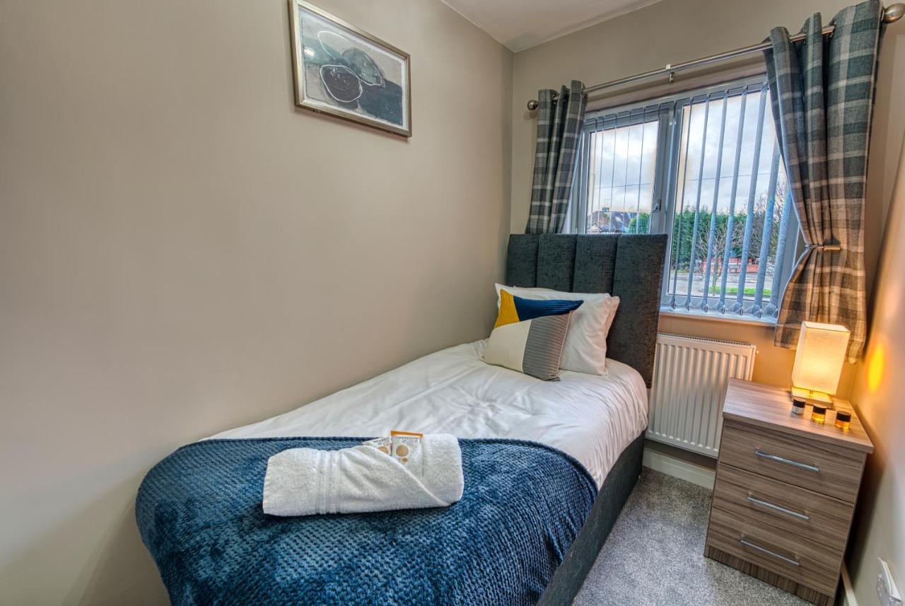 Stylish House - B'Ham Airport And Nec, Jlr Solihull, Business & Leisure Stays - Aspen House Room photo